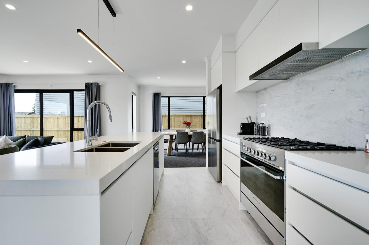 Fabulous River View - Brand New House In هاملتون المظهر الخارجي الصورة