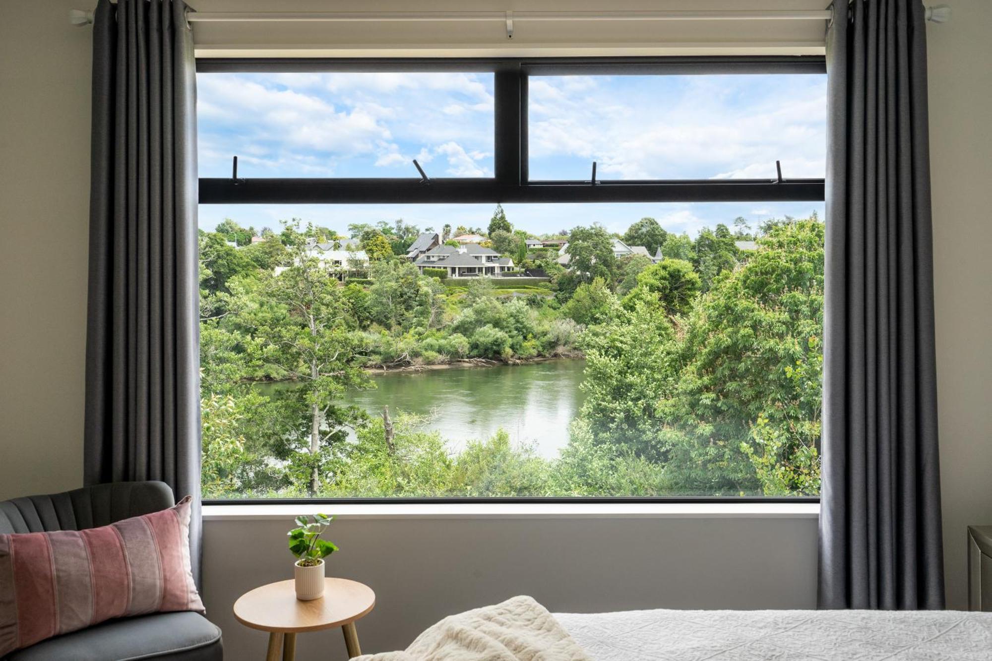 Fabulous River View - Brand New House In هاملتون المظهر الخارجي الصورة